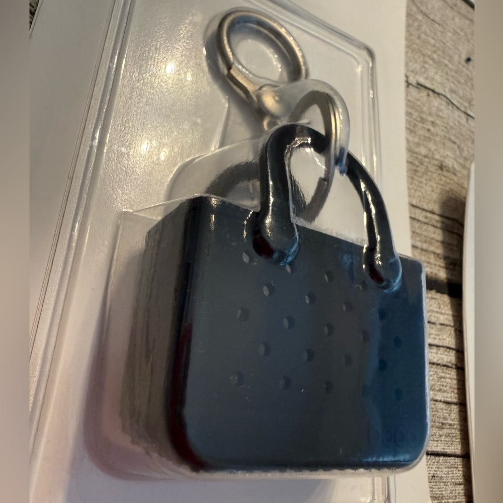 NWT! Bogg Tiny Tote Keychain. Black color, AirPod case, keychain, bag charm - Picture 4 of 7